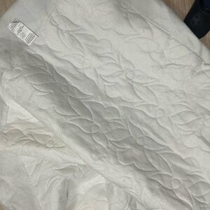 Waterproof mattress protector